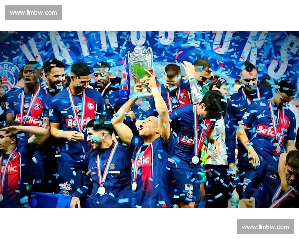 法甲联赛今日焦点：巴黎圣日耳曼迎战里昂，梅西伤势恢复情况备受关注